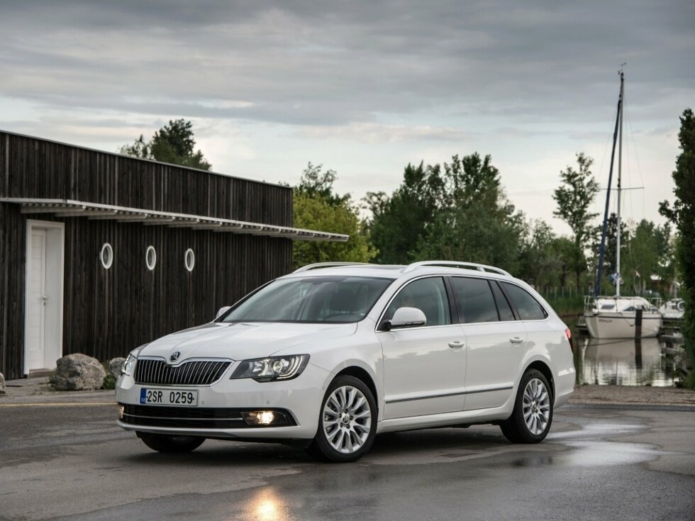 Коврики текстильные "Стандарт" для Skoda Superb II (универсал / 3T5 без электро-привода передних сидений) 2013 - 2015, черные, 1шт.